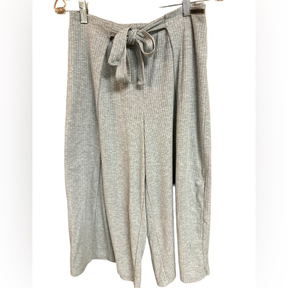Betsey Johnson Pants - Betsey Johnson Performance Wide Leg Cropped Pant w Side Panels Tie Grey Med